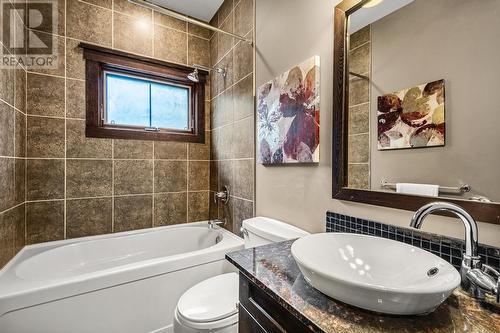 425 Canyon  Trail Unit# C, Fernie, BC - Indoor Photo Showing Bathroom