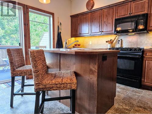 4878 Ridge  Road Unit# 25, Radium Hot Springs, BC - Indoor Photo Showing Kitchen