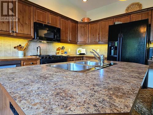 4878 Ridge  Road Unit# 25, Radium Hot Springs, BC - Indoor Photo Showing Kitchen With Double Sink