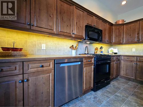 4878 Ridge  Road Unit# 25, Radium Hot Springs, BC - Indoor Photo Showing Kitchen