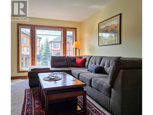 4878 Ridge  Road Unit# 25, Radium Hot Springs, BC - Indoor Photo Showing Living Room