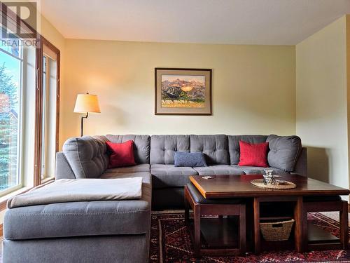 4878 Ridge  Road Unit# 25, Radium Hot Springs, BC - Indoor Photo Showing Living Room