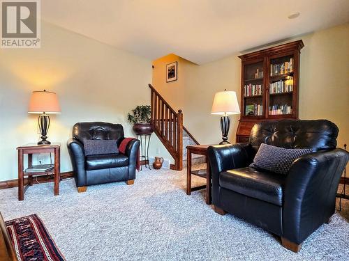 4878 Ridge  Road Unit# 25, Radium Hot Springs, BC - Indoor Photo Showing Living Room