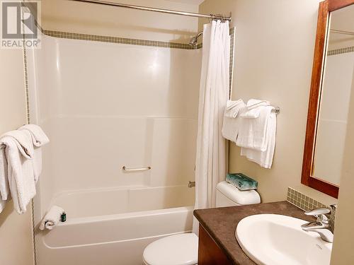 2049 Summit Drive Unit# 115D, Panorama, BC - Indoor Photo Showing Bathroom