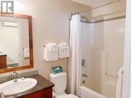 2049 Summit Drive Unit# 115D, Panorama, BC - Indoor Photo Showing Bathroom