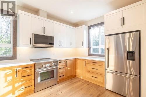 4576 Timberline Crescent Unit# 40, Fernie, BC - Indoor Photo Showing Kitchen With Upgraded Kitchen