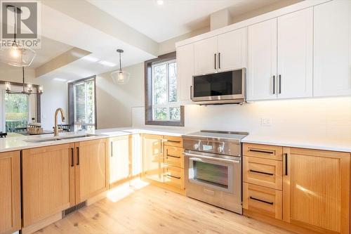 4576 Timberline Crescent Unit# 40, Fernie, BC - Indoor Photo Showing Kitchen With Double Sink