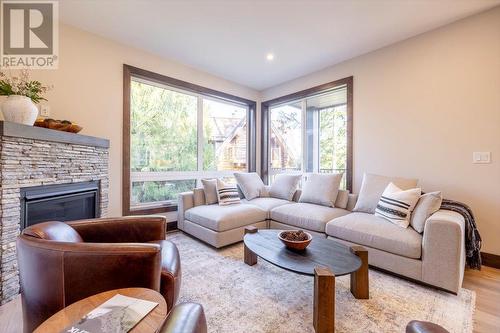 4576 Timberline Crescent Unit# 40, Fernie, BC - Indoor Photo Showing Living Room With Fireplace