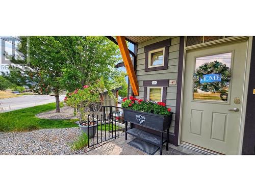 906 6Th  Avenue Unit# 1, Invermere, BC - Outdoor