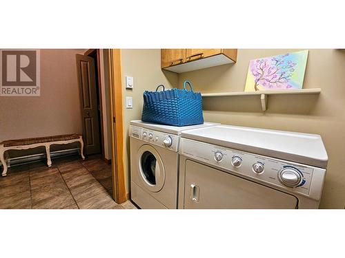 906 6Th  Avenue Unit# 1, Invermere, BC - Indoor Photo Showing Laundry Room