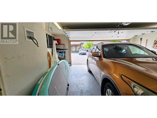 906 6Th  Avenue Unit# 1, Invermere, BC - Indoor Photo Showing Garage