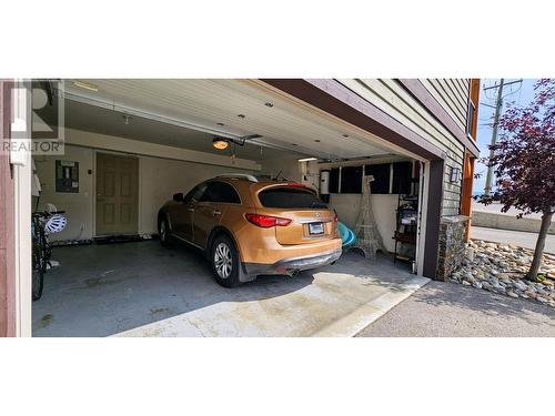 906 6Th  Avenue Unit# 1, Invermere, BC -  Photo Showing Garage