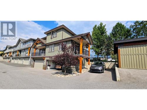 906 6Th  Avenue Unit# 1, Invermere, BC - Outdoor