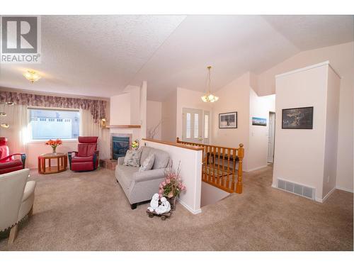 420 20Th  N Avenue Unit# 4, Creston, BC - Indoor Photo Showing Living Room