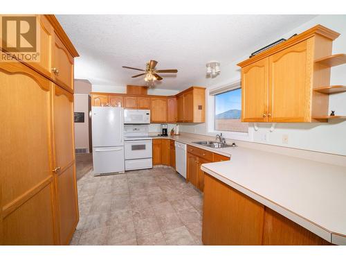 420 20Th  N Avenue Unit# 4, Creston, BC - Indoor Photo Showing Kitchen