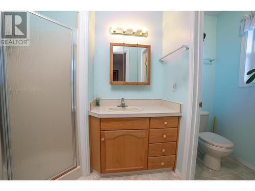 420 20Th  N Avenue Unit# 4, Creston, BC - Indoor Photo Showing Bathroom