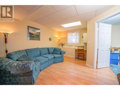 420 20Th  N Avenue Unit# 4, Creston, BC - Indoor Photo Showing Living Room