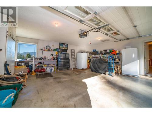 420 20Th  N Avenue Unit# 4, Creston, BC - Indoor Photo Showing Garage