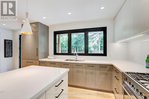 2107 Courtland Crescent, Mississauga, ON - Indoor Photo Showing Kitchen With Double Sink