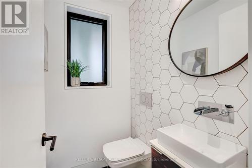 2107 Courtland Crescent, Mississauga, ON - Indoor Photo Showing Bathroom