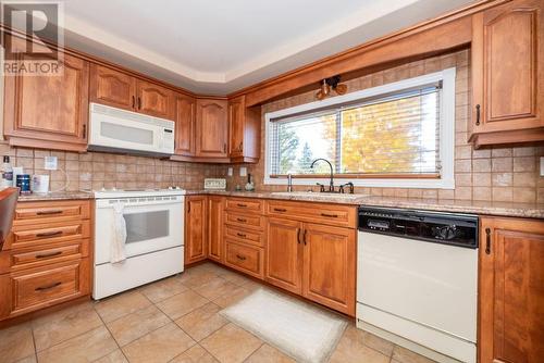 1315 Blakely Crescent, Pembroke, ON - Indoor Photo Showing Kitchen