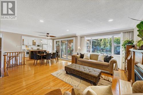 125 Betty Ann Drive, Toronto, ON - Indoor Photo Showing Living Room