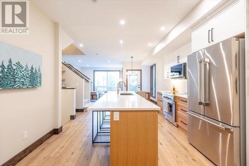 4576 Timberline Crescent Unit# 39, Fernie, BC - Indoor Photo Showing Kitchen With Upgraded Kitchen