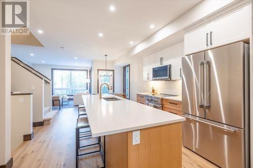 4576 Timberline Crescent Unit# 39, Fernie, BC - Indoor Photo Showing Kitchen With Upgraded Kitchen