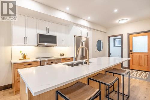 4576 Timberline Crescent Unit# 39, Fernie, BC - Indoor Photo Showing Kitchen With Double Sink With Upgraded Kitchen