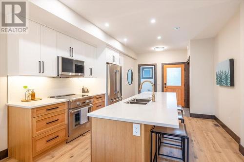 4576 Timberline Crescent Unit# 39, Fernie, BC - Indoor Photo Showing Kitchen With Double Sink With Upgraded Kitchen