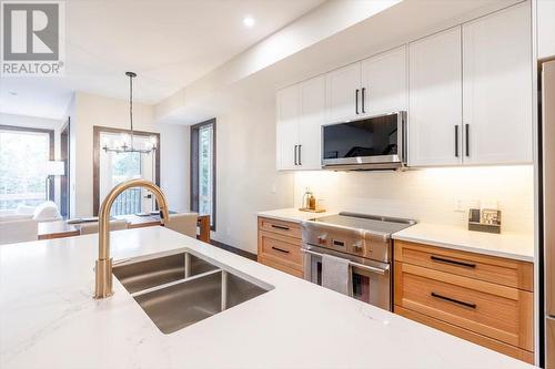 4576 Timberline Crescent Unit# 39, Fernie, BC - Indoor Photo Showing Kitchen With Double Sink With Upgraded Kitchen