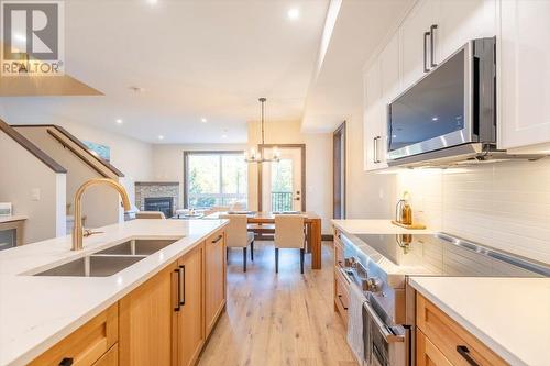 4576 Timberline Crescent Unit# 39, Fernie, BC - Indoor Photo Showing Kitchen With Double Sink With Upgraded Kitchen