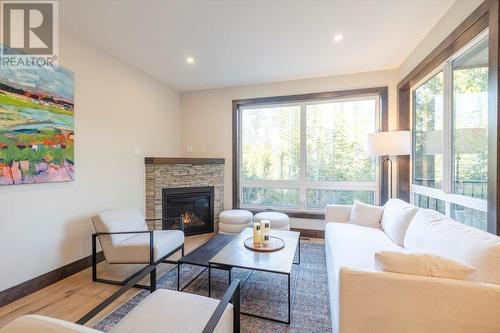 4576 Timberline Crescent Unit# 39, Fernie, BC - Indoor Photo Showing Living Room With Fireplace