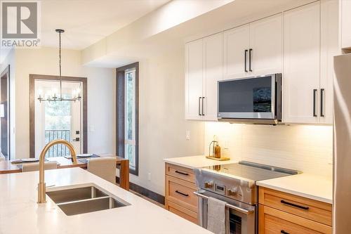 4576 Timberline Crescent Unit# 39, Fernie, BC - Indoor Photo Showing Kitchen With Double Sink With Upgraded Kitchen