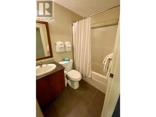 2049 Summit Drive Unit# 214C, Panorama, BC - Indoor Photo Showing Bathroom