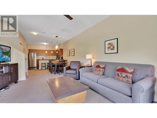 2049 Summit Drive Unit# 314A, Panorama, BC - Indoor Photo Showing Living Room