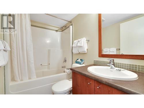 2049 Summit Drive Unit# 314A, Panorama, BC - Indoor Photo Showing Bathroom