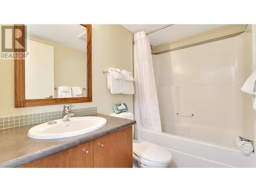 2049 Summit Drive Unit# 314A, Panorama, BC - Indoor Photo Showing Bathroom