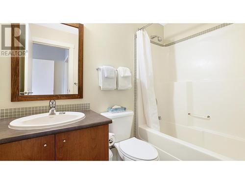 2049 Summit Drive Unit# 214, Panorama, BC - Indoor Photo Showing Bathroom