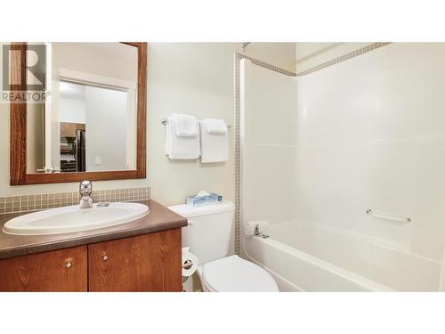 2049 Summit Drive Unit# 214, Panorama, BC - Indoor Photo Showing Bathroom