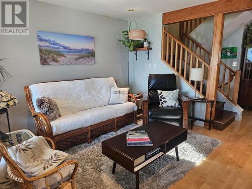 1004 Eighth  Street Unit# 3, Nelson, BC - Indoor Photo Showing Living Room