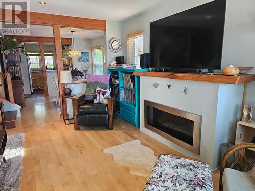 1004 Eighth  Street Unit# 3, Nelson, BC - Indoor Photo Showing Living Room With Fireplace