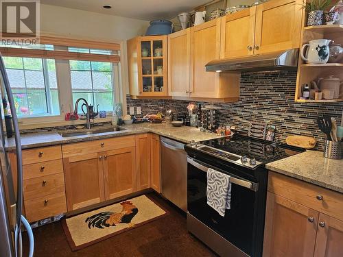 1004 Eighth  Street Unit# 3, Nelson, BC - Indoor Photo Showing Kitchen With Double Sink