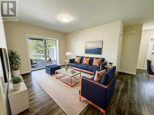 1118 10Th  Street, Invermere, BC - Indoor Photo Showing Living Room