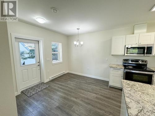 1118 10Th  Street, Invermere, BC - Indoor Photo Showing Kitchen