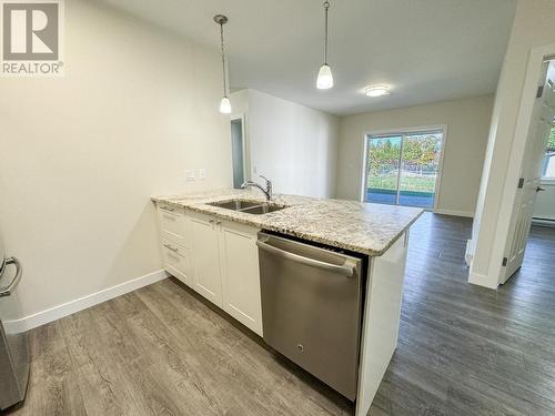 1118 10Th  Street, Invermere, BC - Indoor Photo Showing Kitchen With Double Sink With Upgraded Kitchen