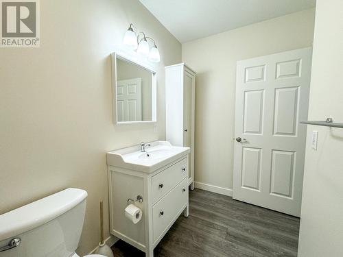 1118 10Th  Street, Invermere, BC - Indoor Photo Showing Bathroom