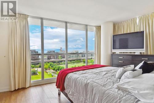 832 - 8 Telegram Mews E, Toronto, ON - Indoor Photo Showing Bedroom