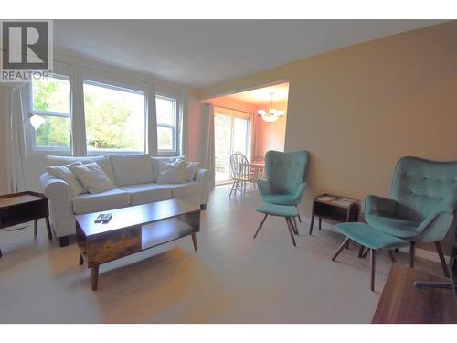 1800 2Nd  N Street Unit# 19, Cranbrook, BC - Indoor Photo Showing Living Room