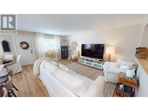 2401 12Th  N Street Unit# 17, Cranbrook, BC - Indoor Photo Showing Living Room